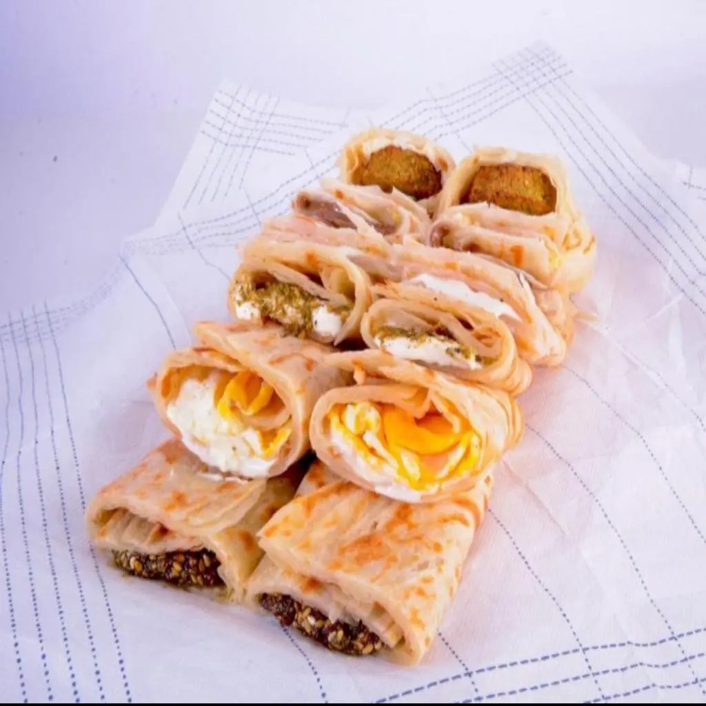 بوكس شباتي ( بيض - فلافل - لبنه  - جبن وشبس - نوتيلا -  جبن كيري )